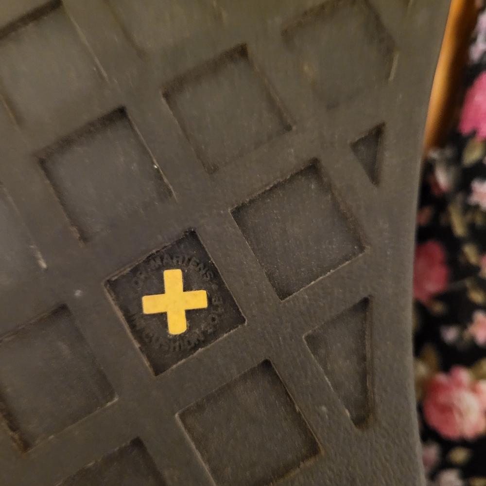 Dr. MARTENS etty ankle boot - Picture 9 of 10